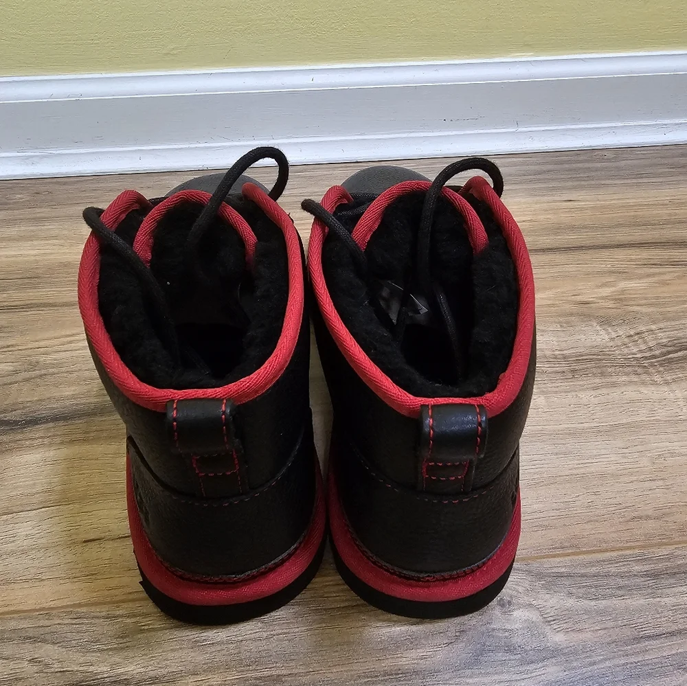 UGG Neumel Leather chukka boots